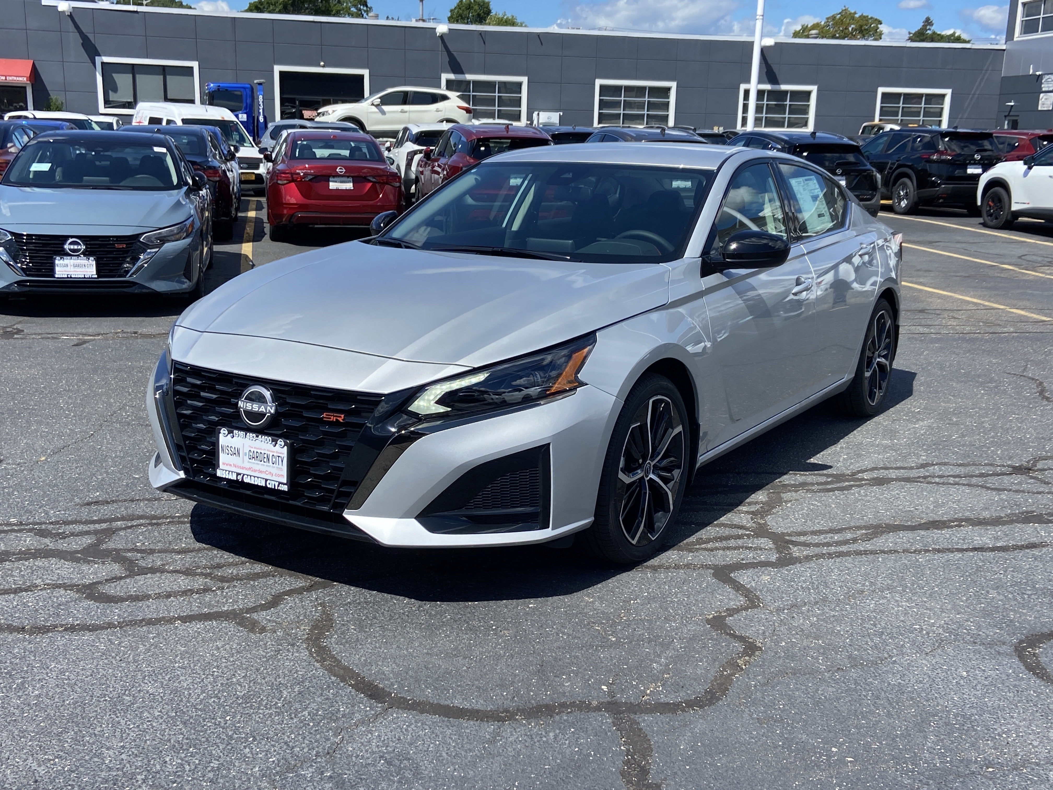 2025 Nissan Altima SR