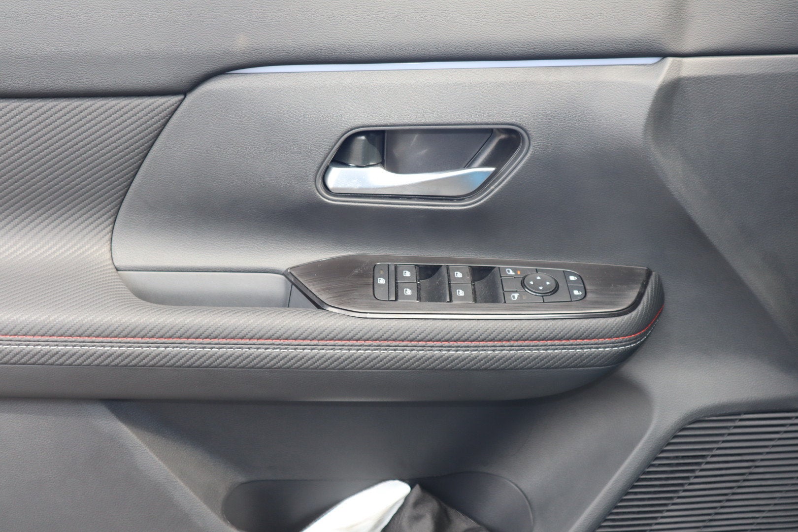 2027 Nissan Kicks SR
