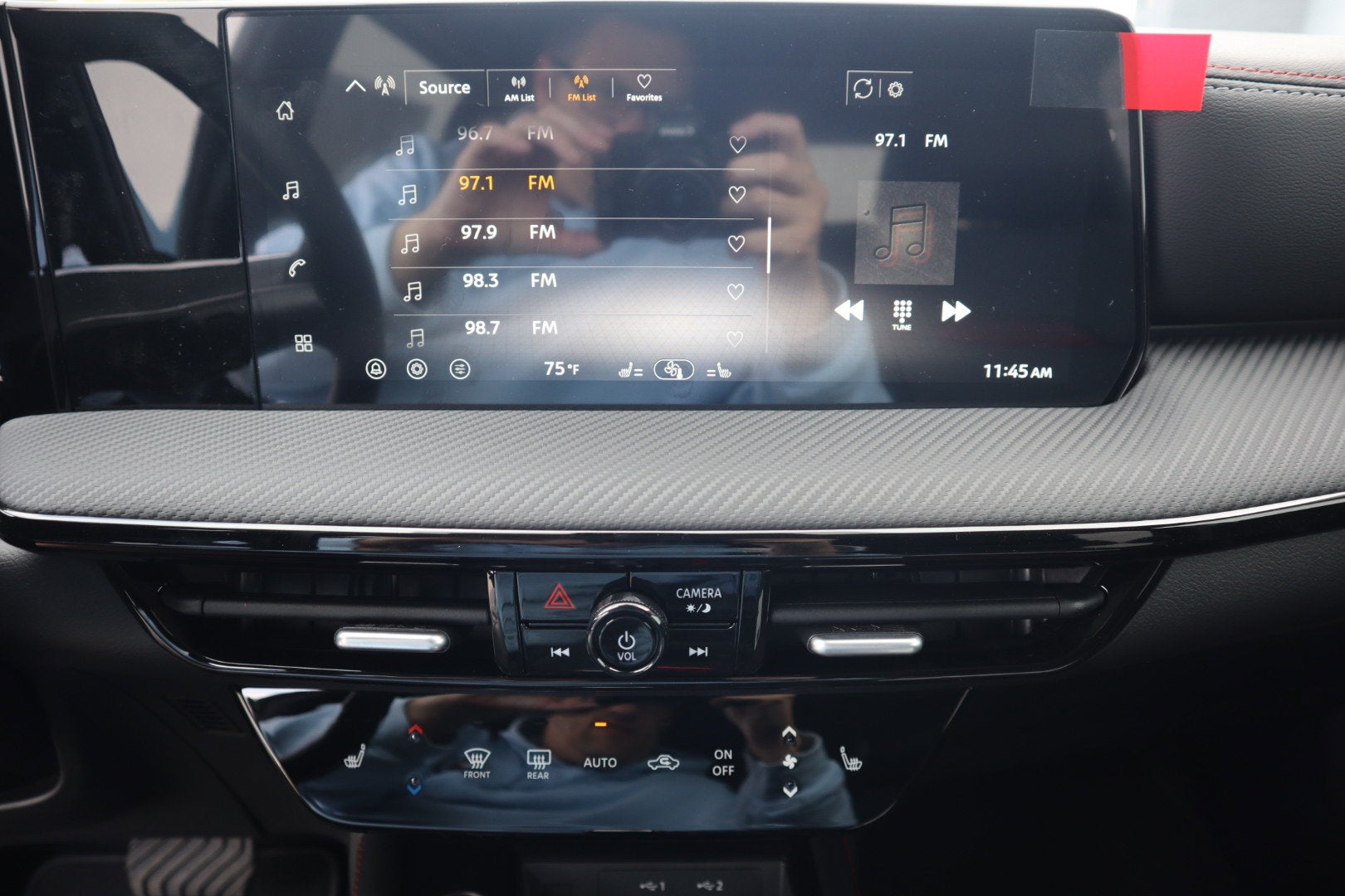2027 Nissan Kicks SR
