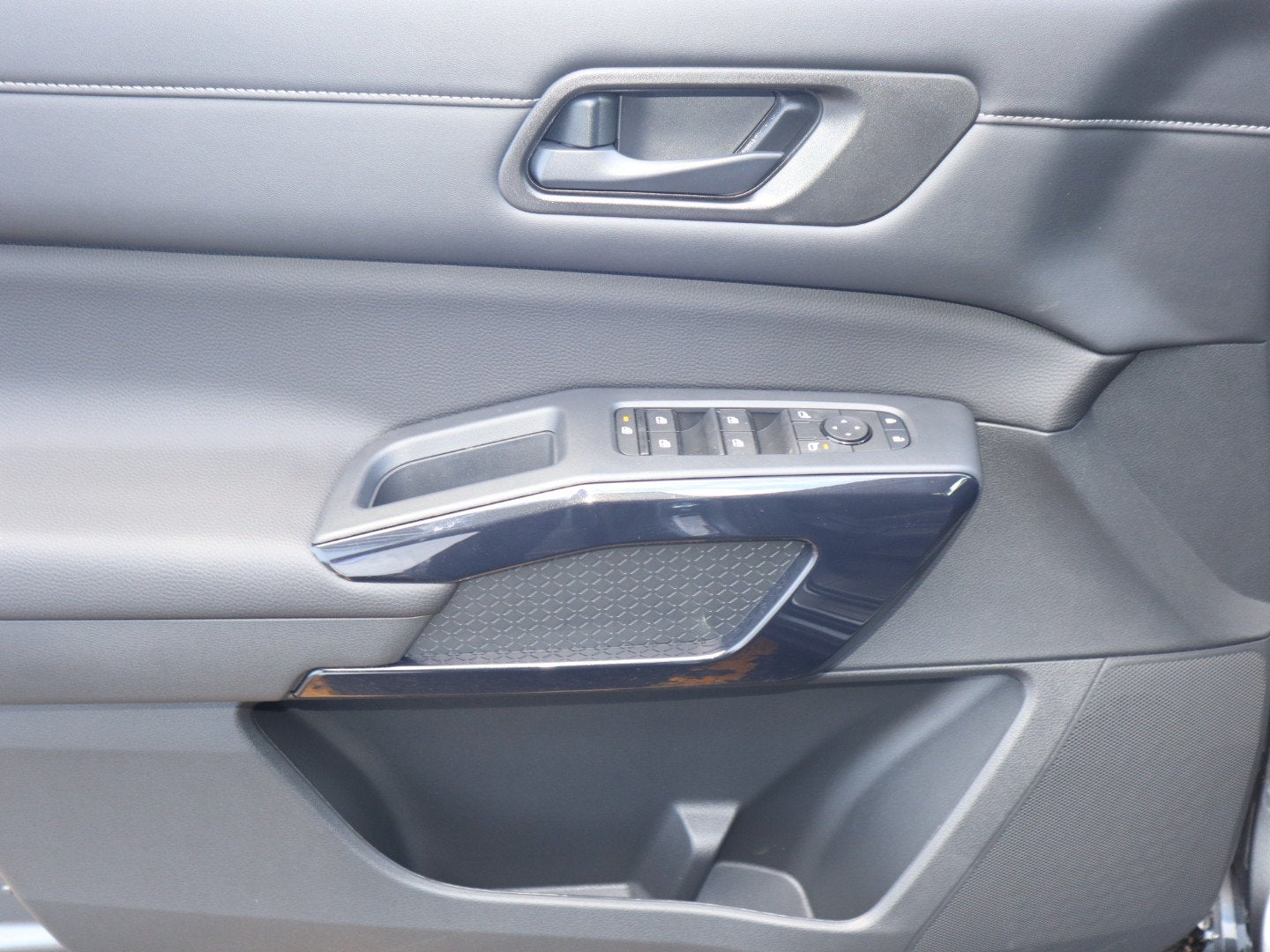 2025 Nissan Pathfinder S