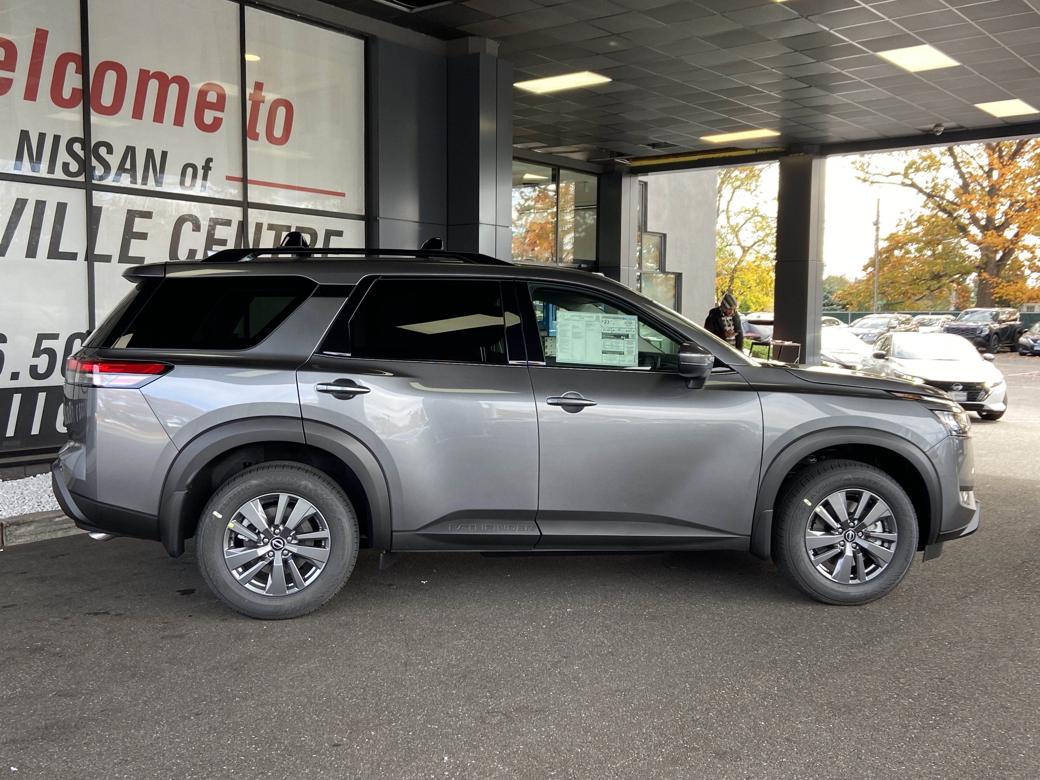 2025 Nissan Pathfinder SV