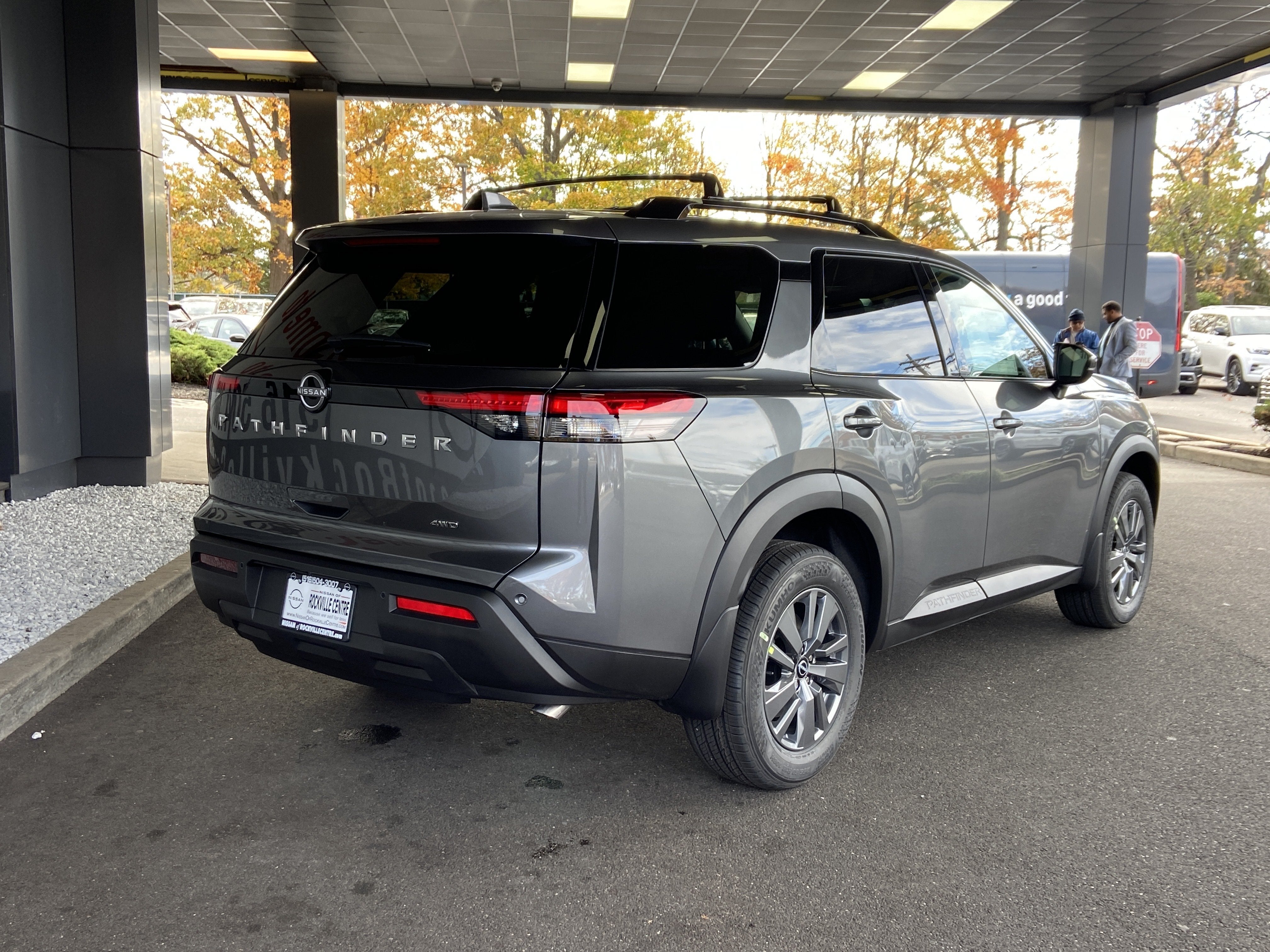 2025 Nissan Pathfinder SV