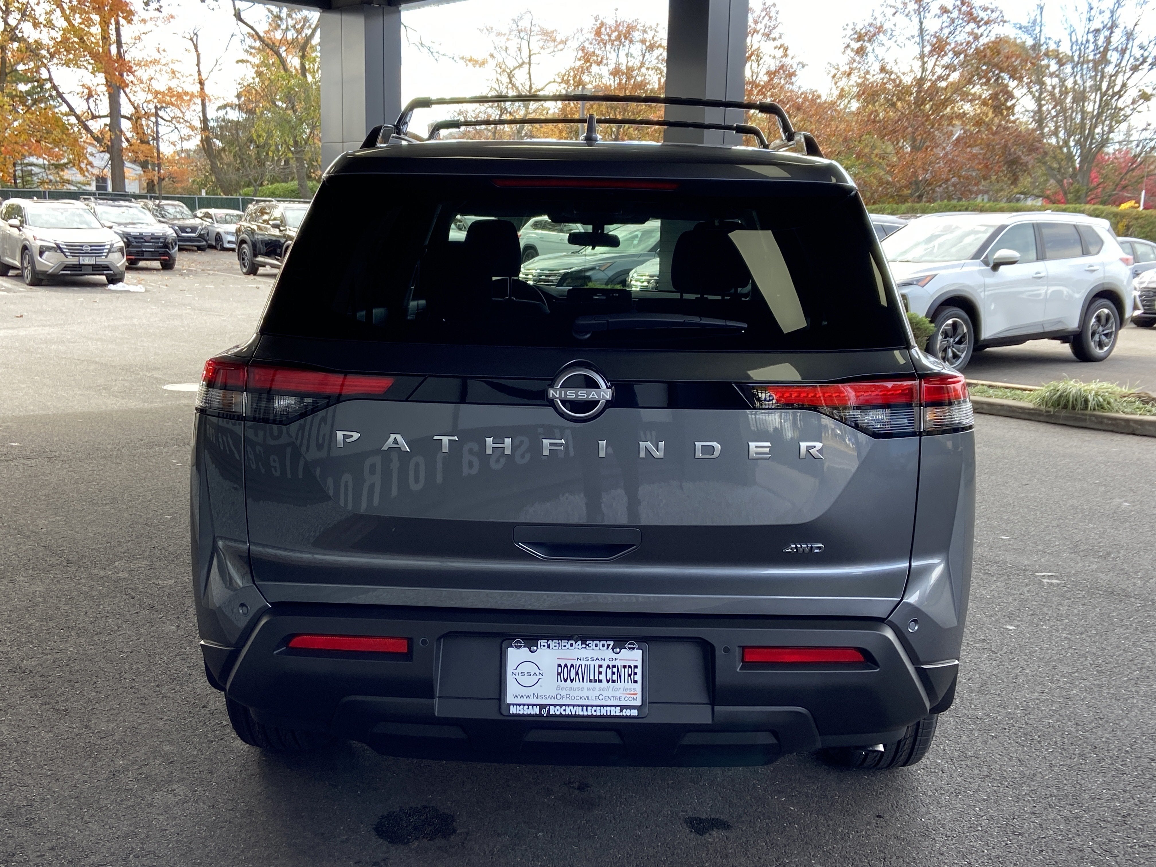 2025 Nissan Pathfinder SV