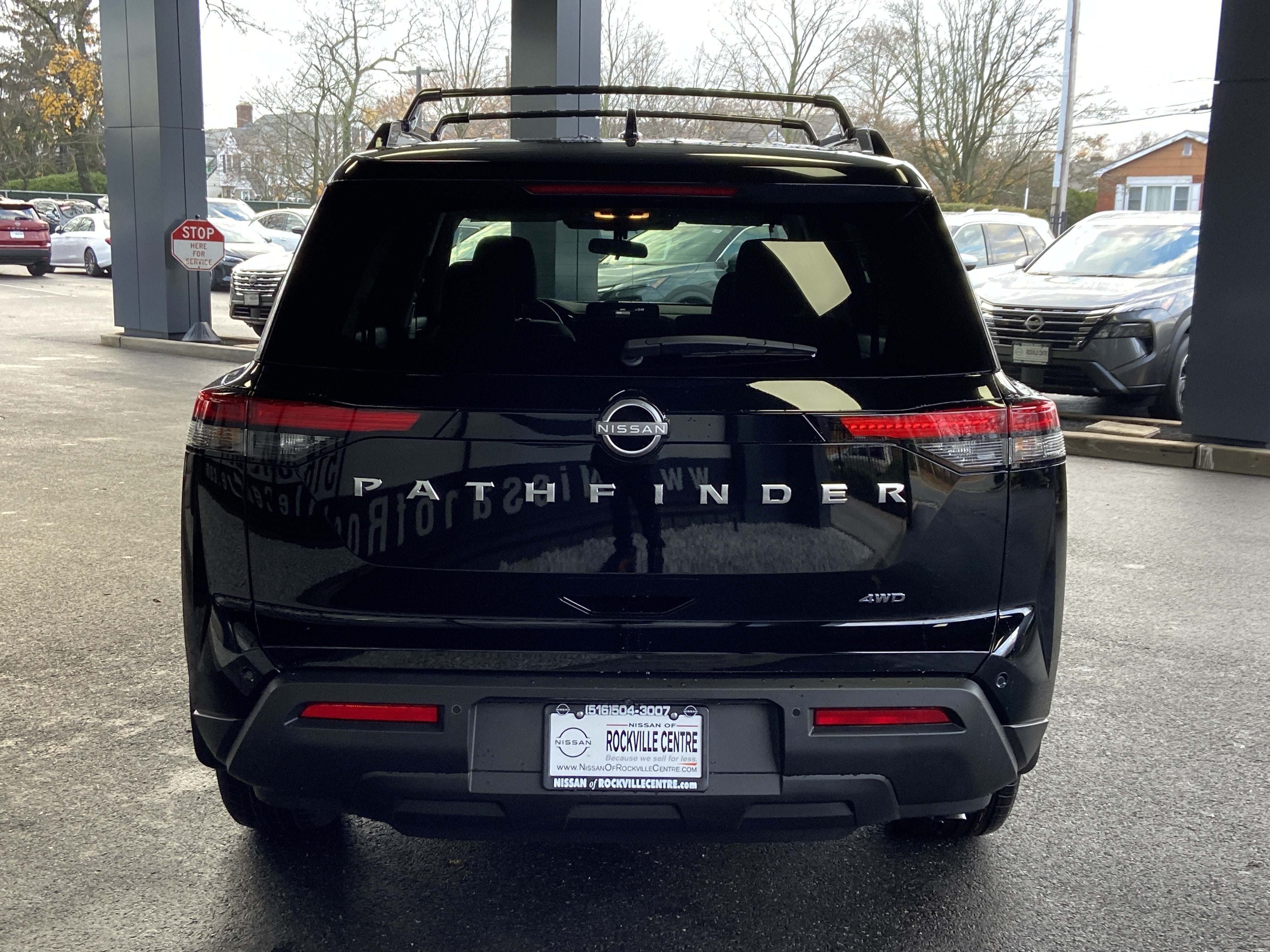 2025 Nissan Pathfinder SV