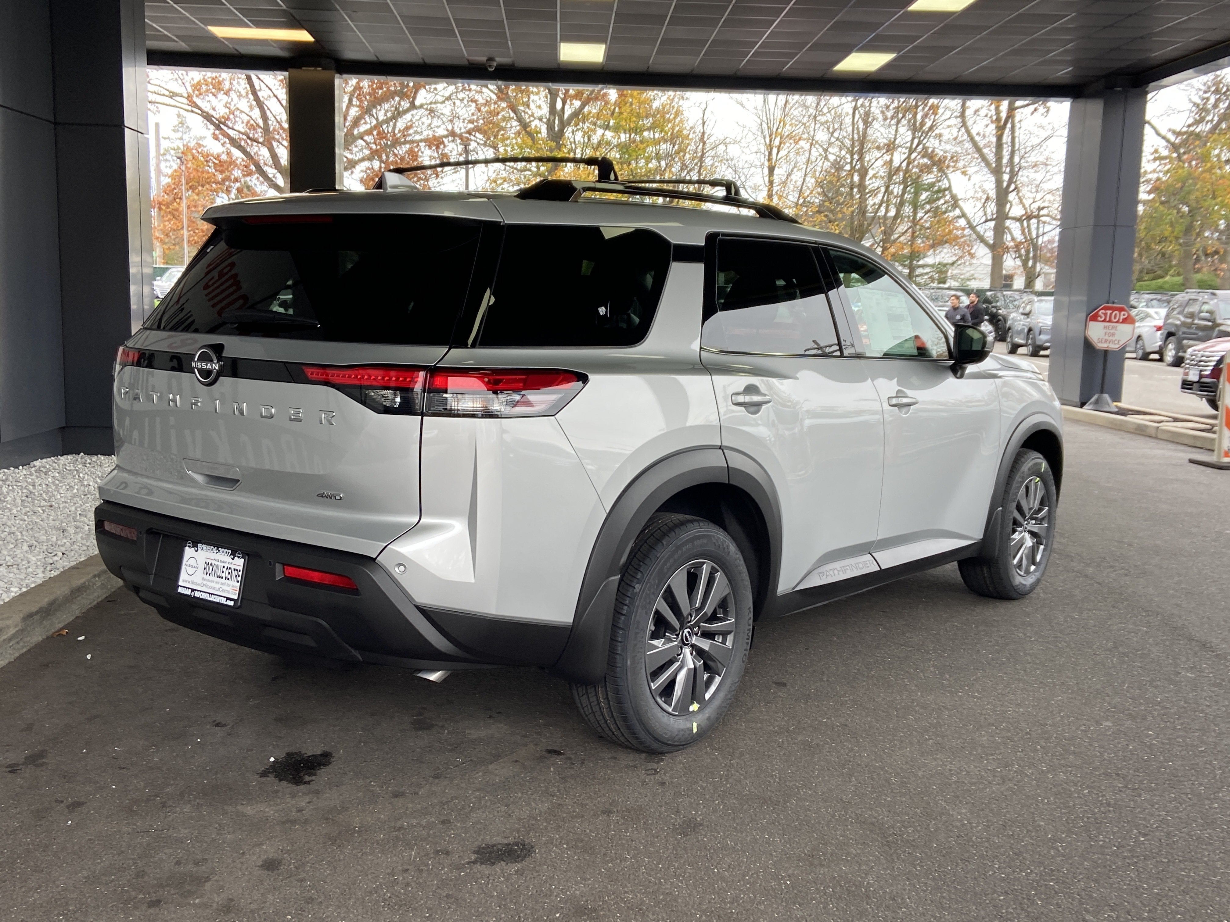 2025 Nissan Pathfinder SV