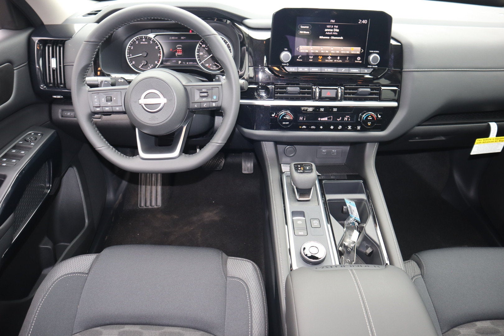 2025 Nissan Pathfinder SV
