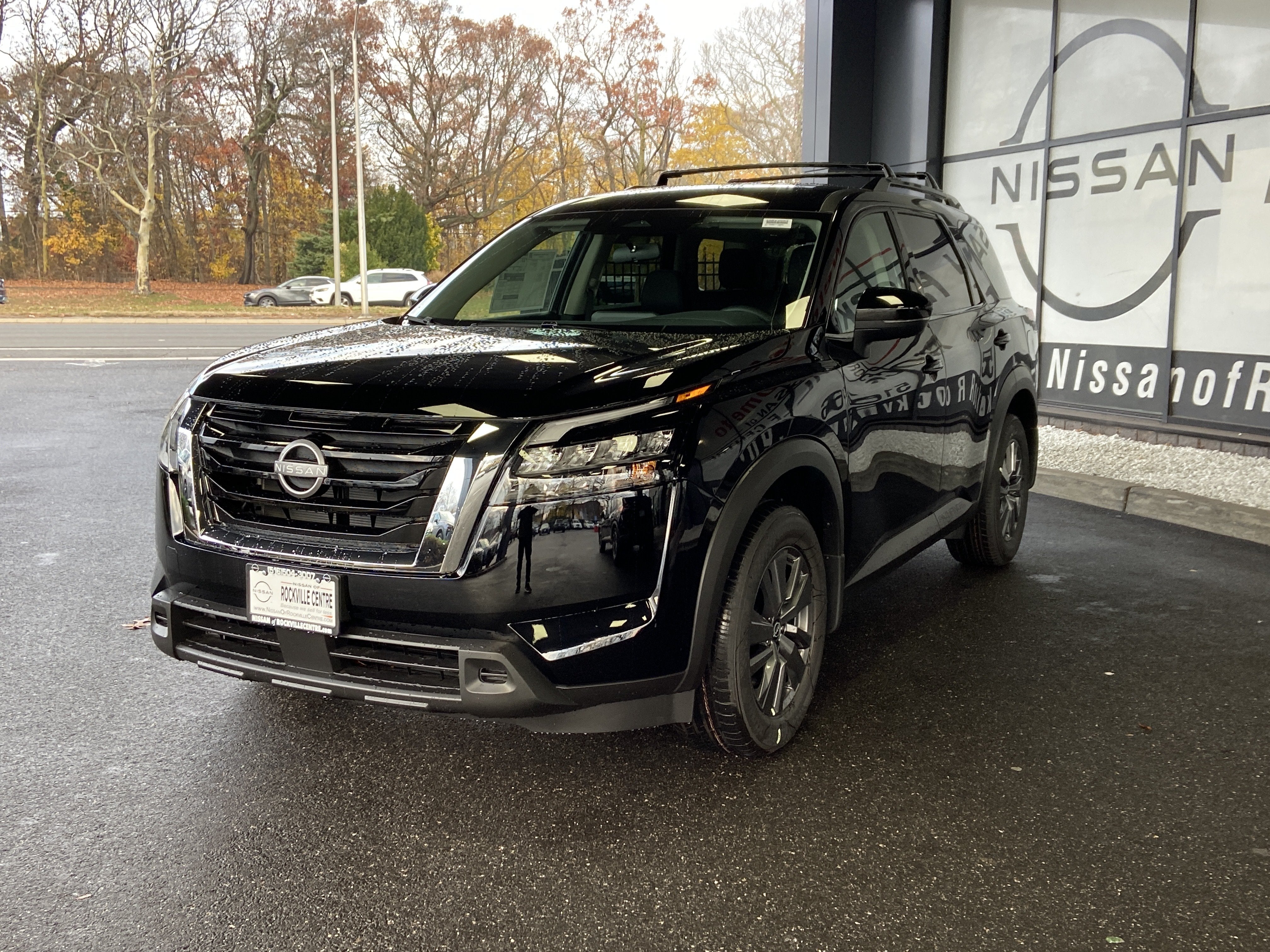 2025 Nissan Pathfinder SV