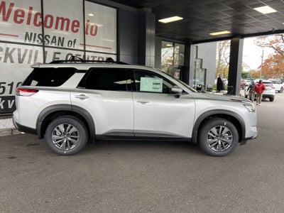 2025 Nissan Pathfinder SV