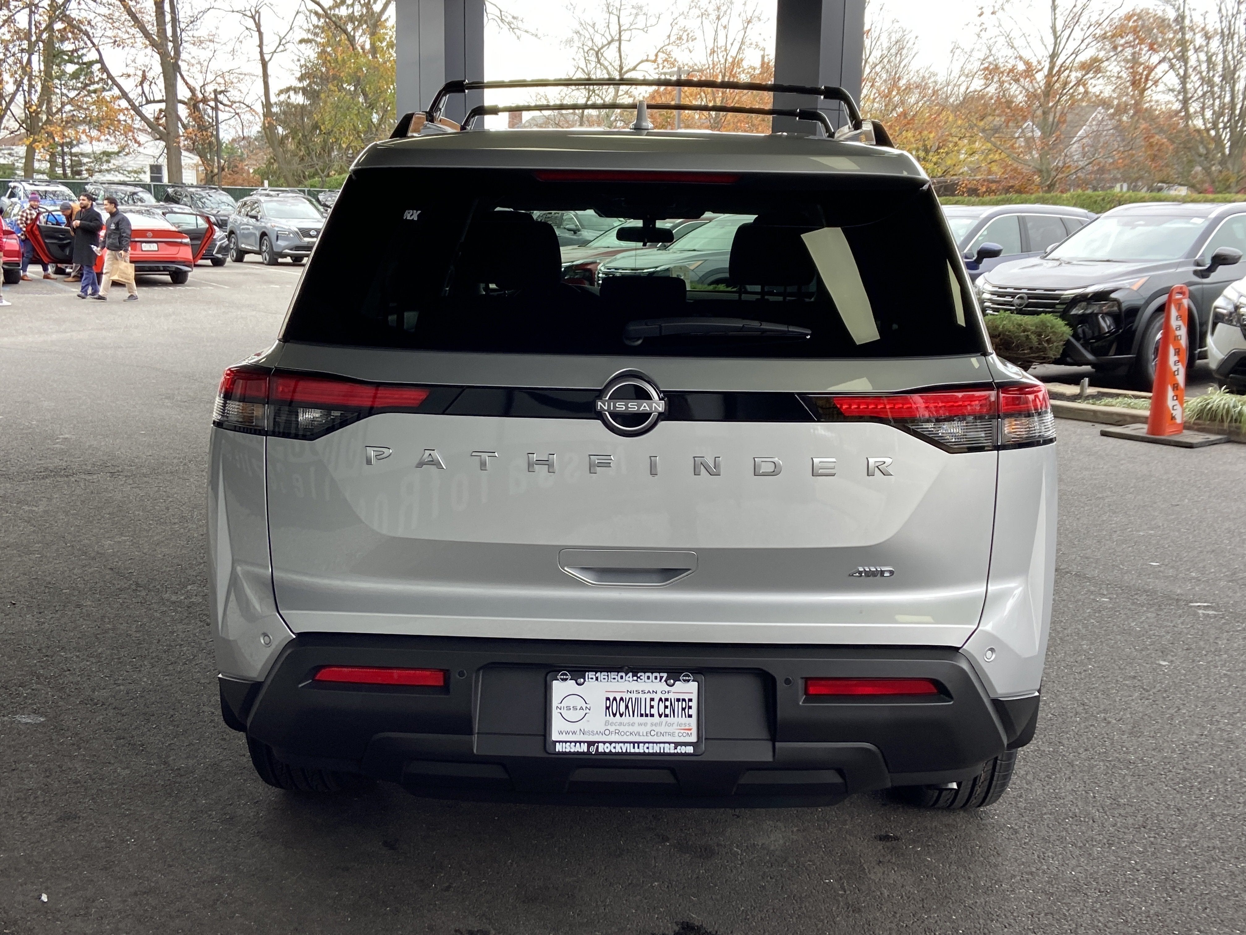 2025 Nissan Pathfinder SV