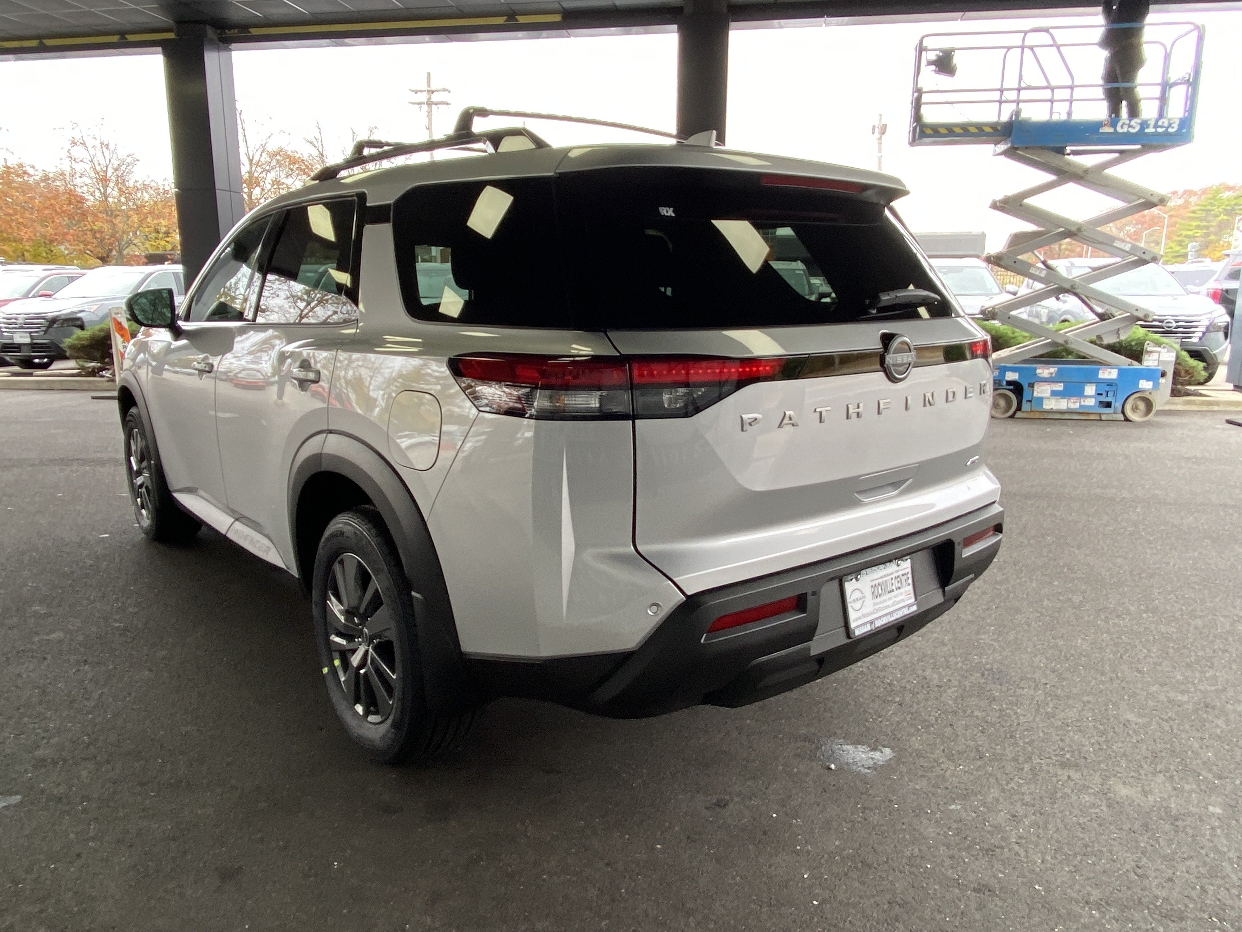 2025 Nissan Pathfinder SV