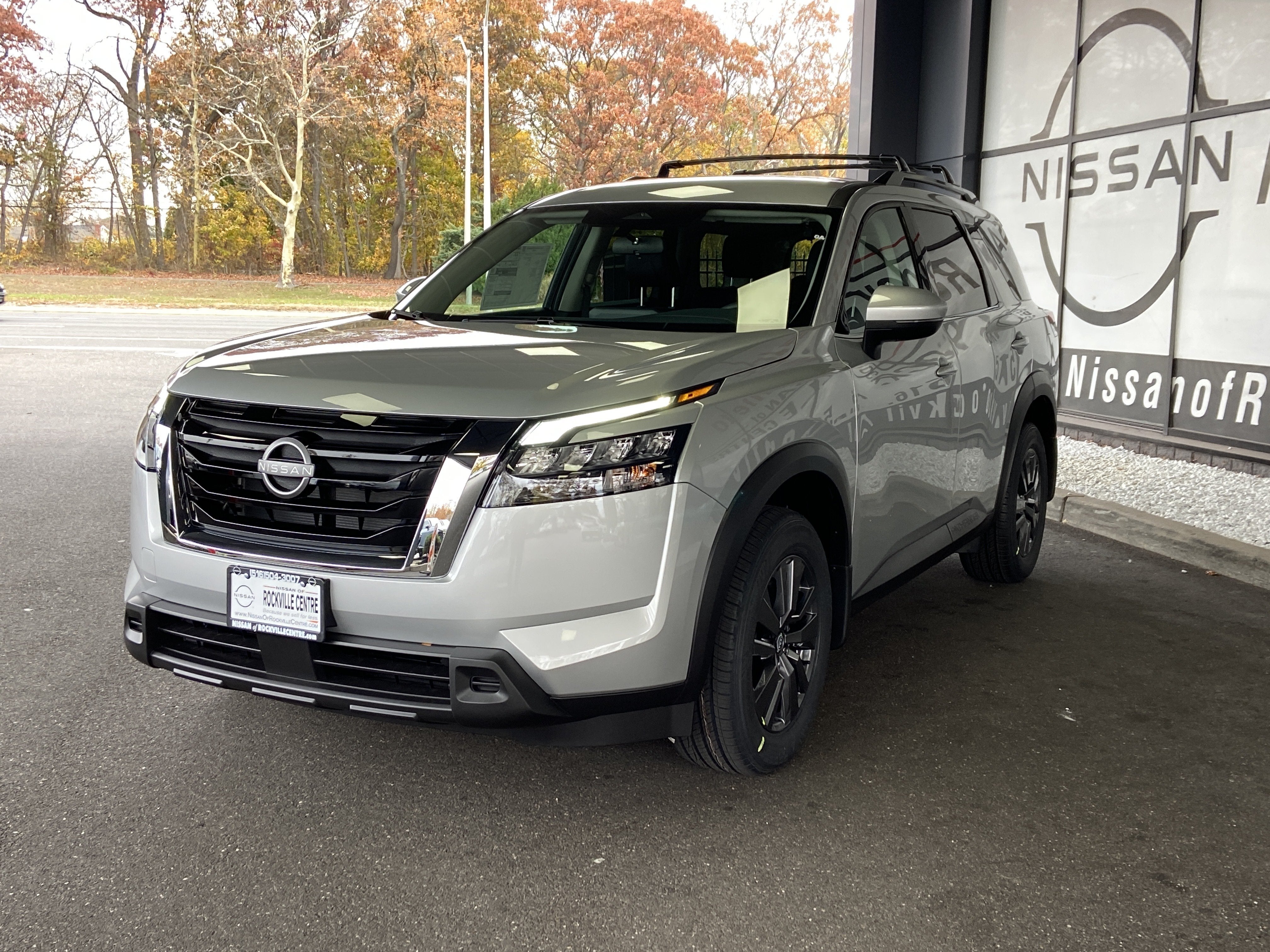 2025 Nissan Pathfinder SV