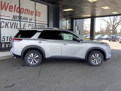 2025 Nissan Pathfinder SL