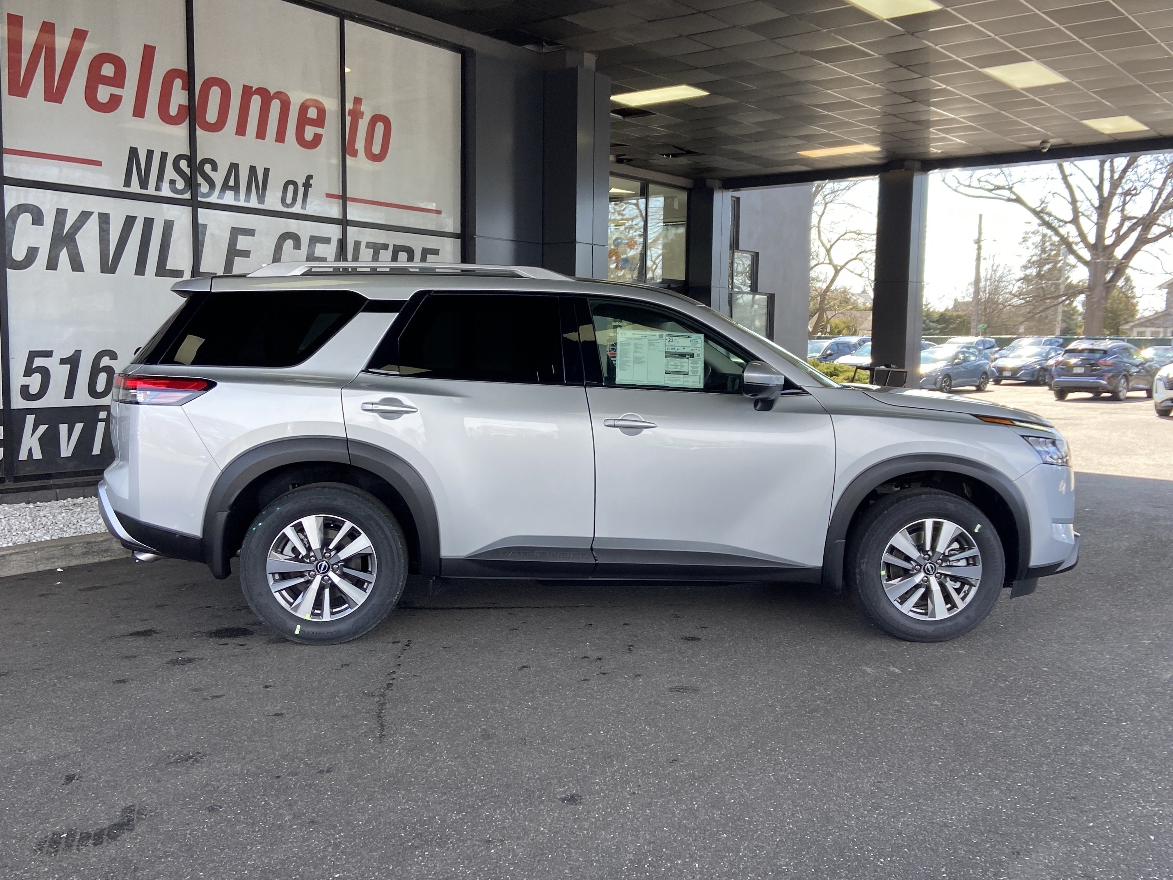 2025 Nissan Pathfinder SL