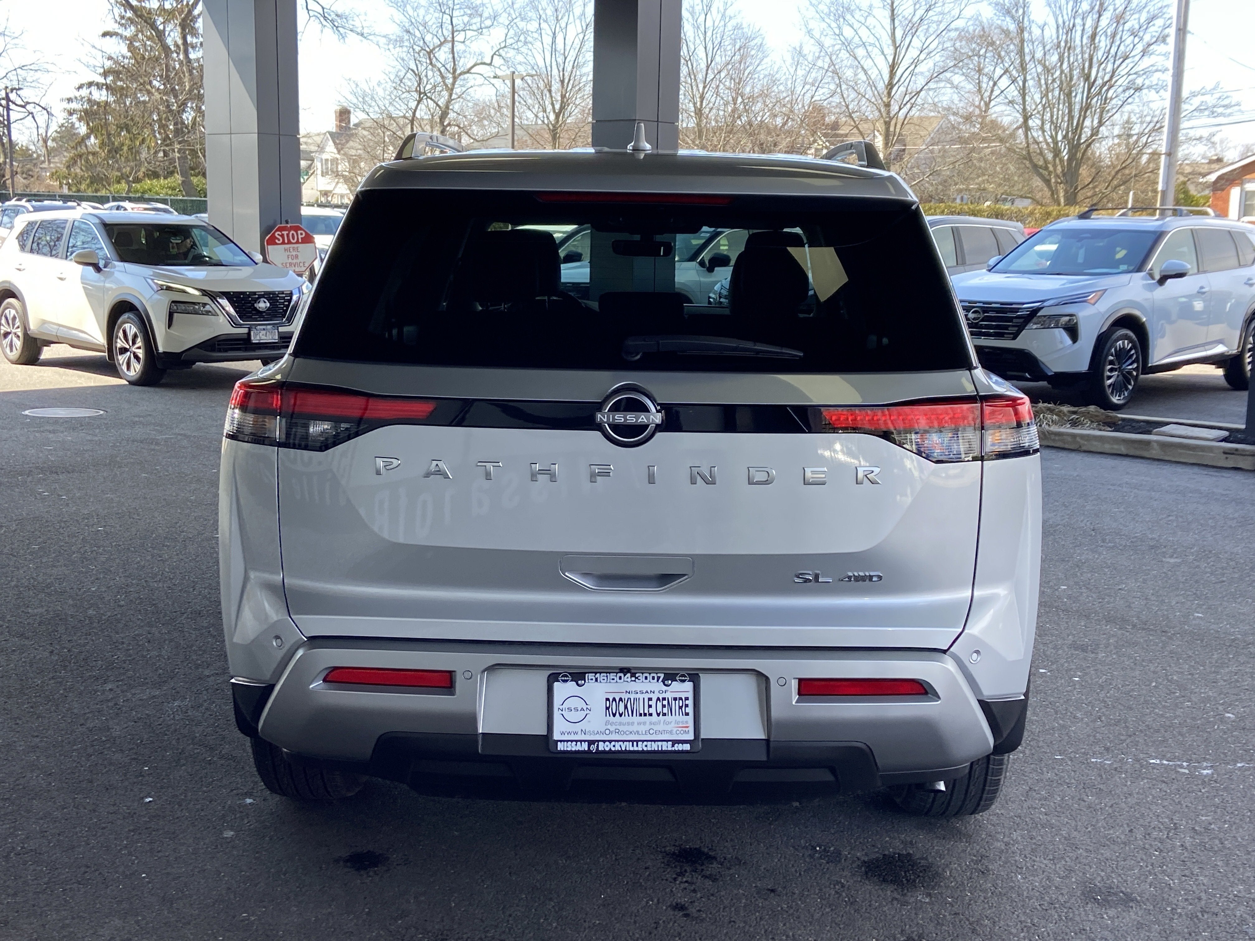 2025 Nissan Pathfinder SL