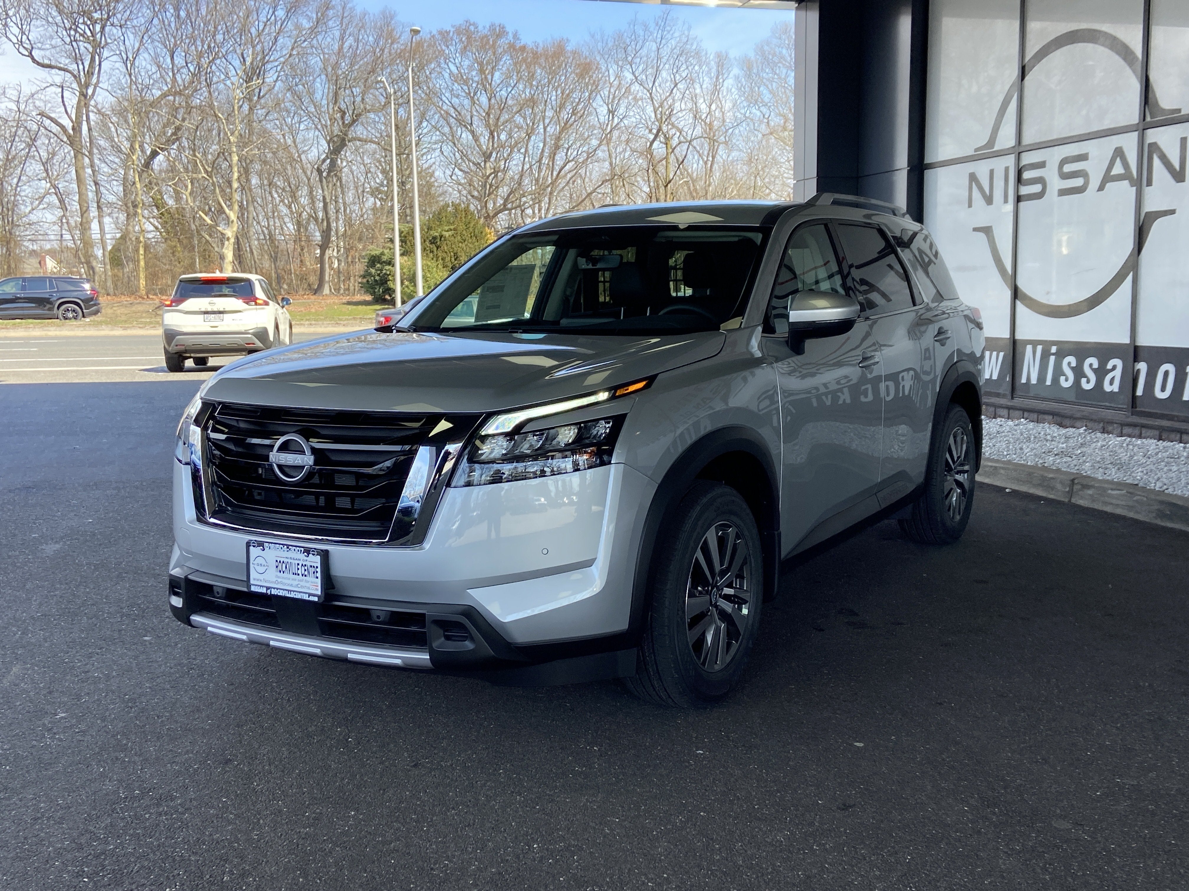 2025 Nissan Pathfinder SL
