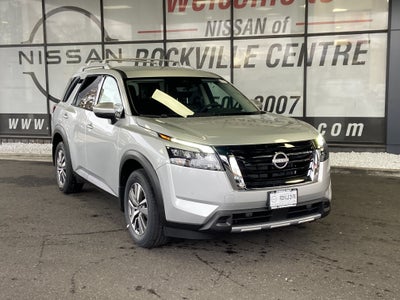 2025 Nissan Pathfinder SL