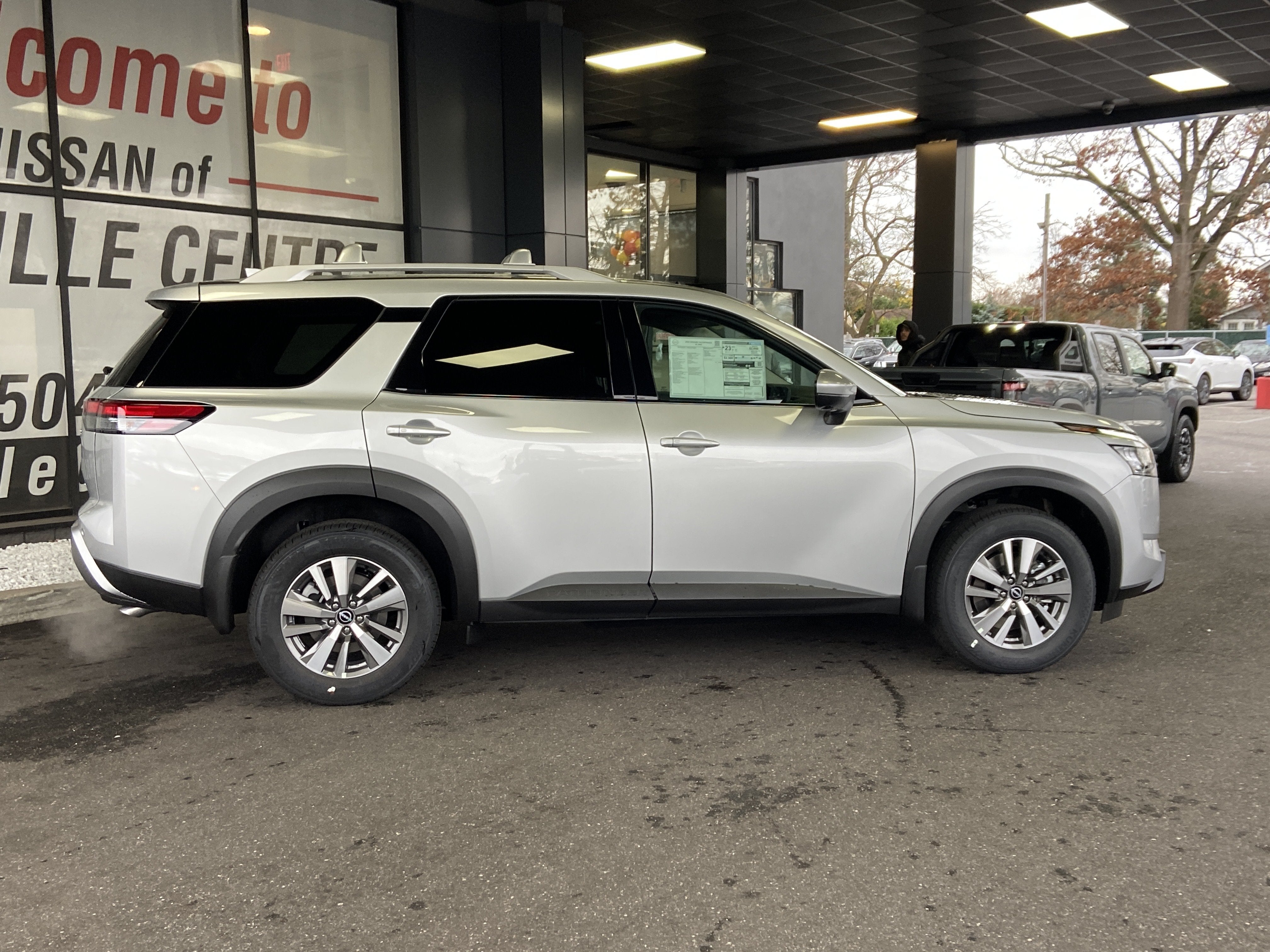 2025 Nissan Pathfinder SL
