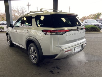2025 Nissan Pathfinder SL