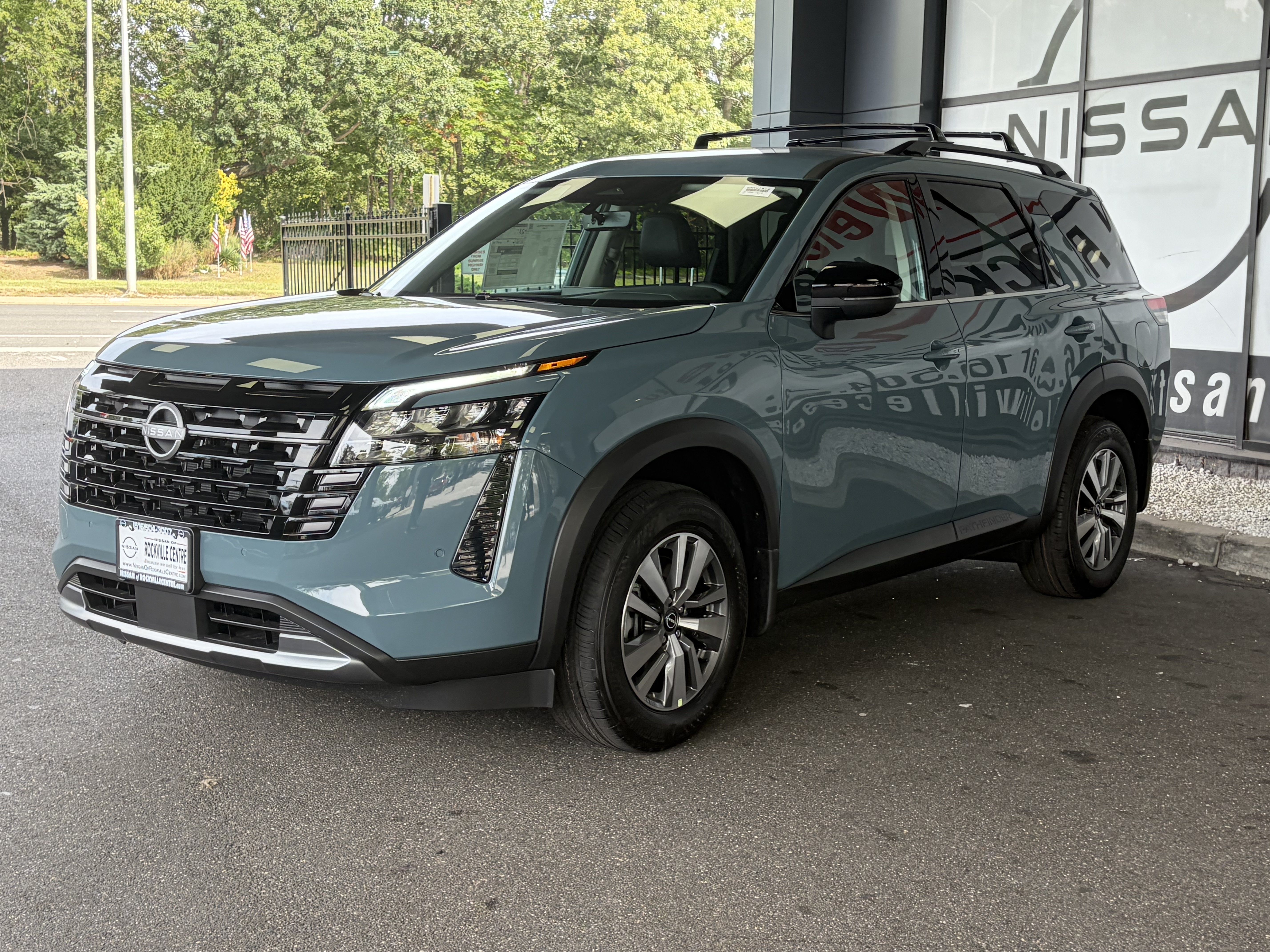 2026 Nissan Pathfinder SL
