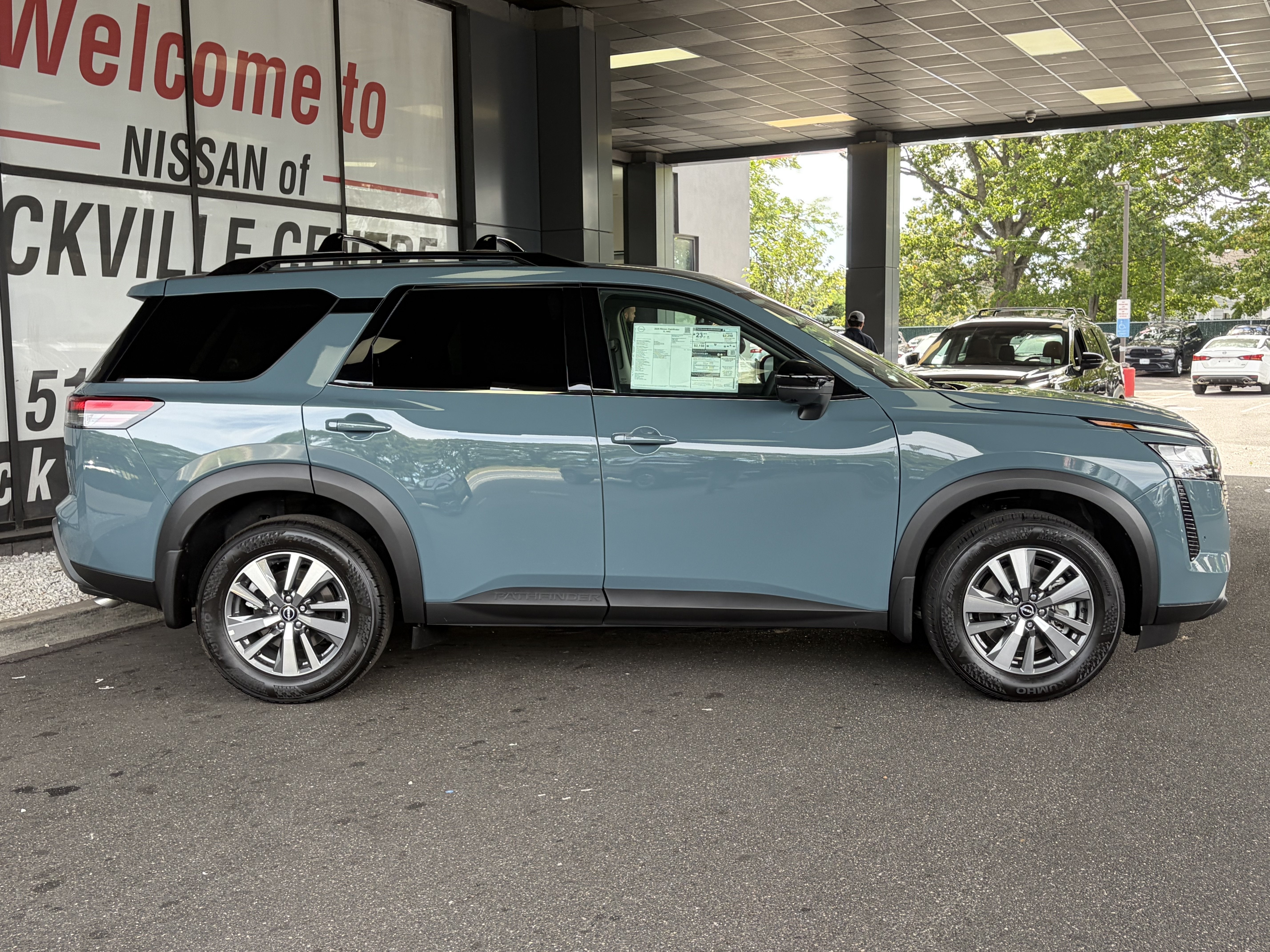 2026 Nissan Pathfinder SL