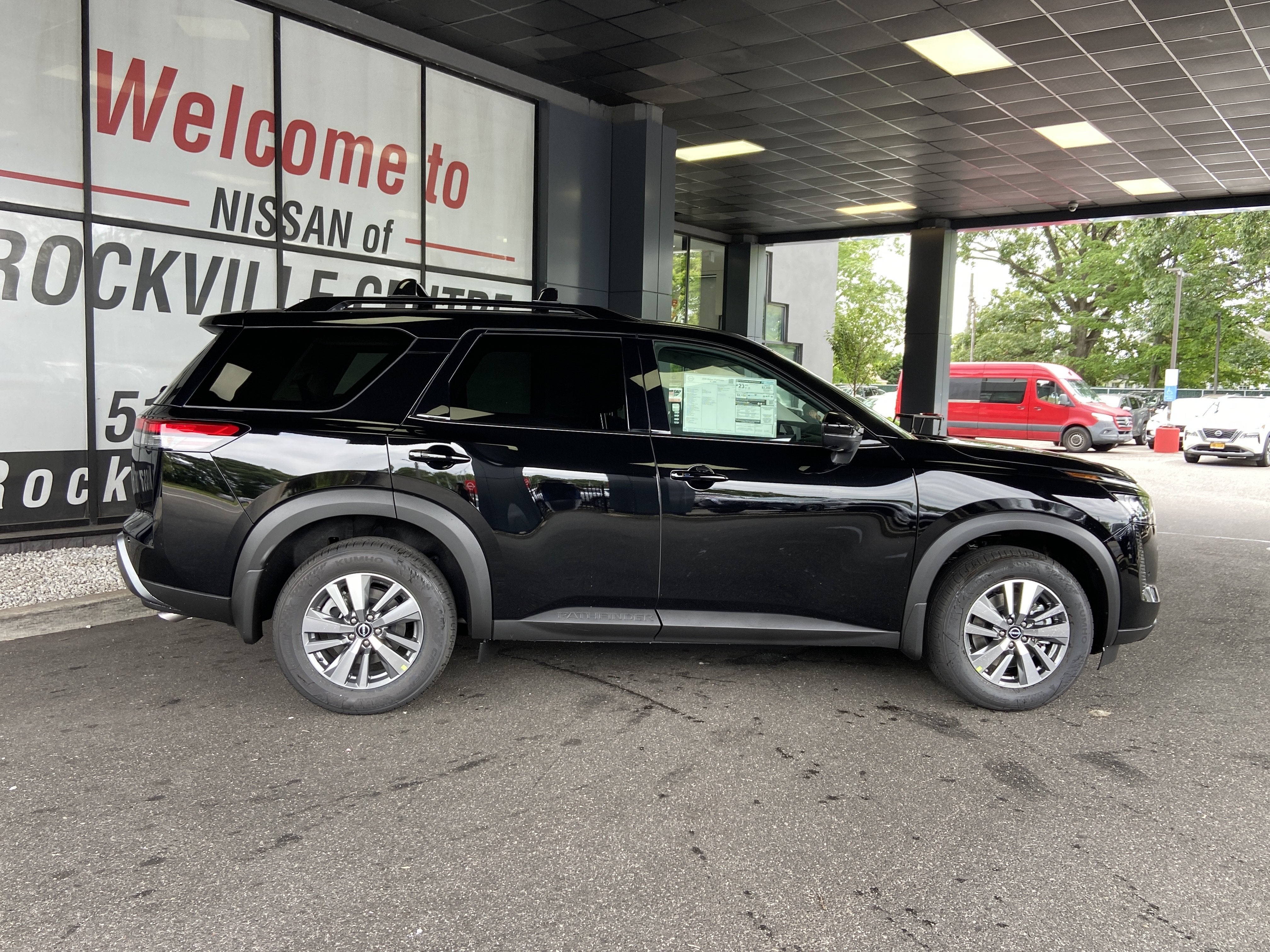 2026 Nissan Pathfinder SL