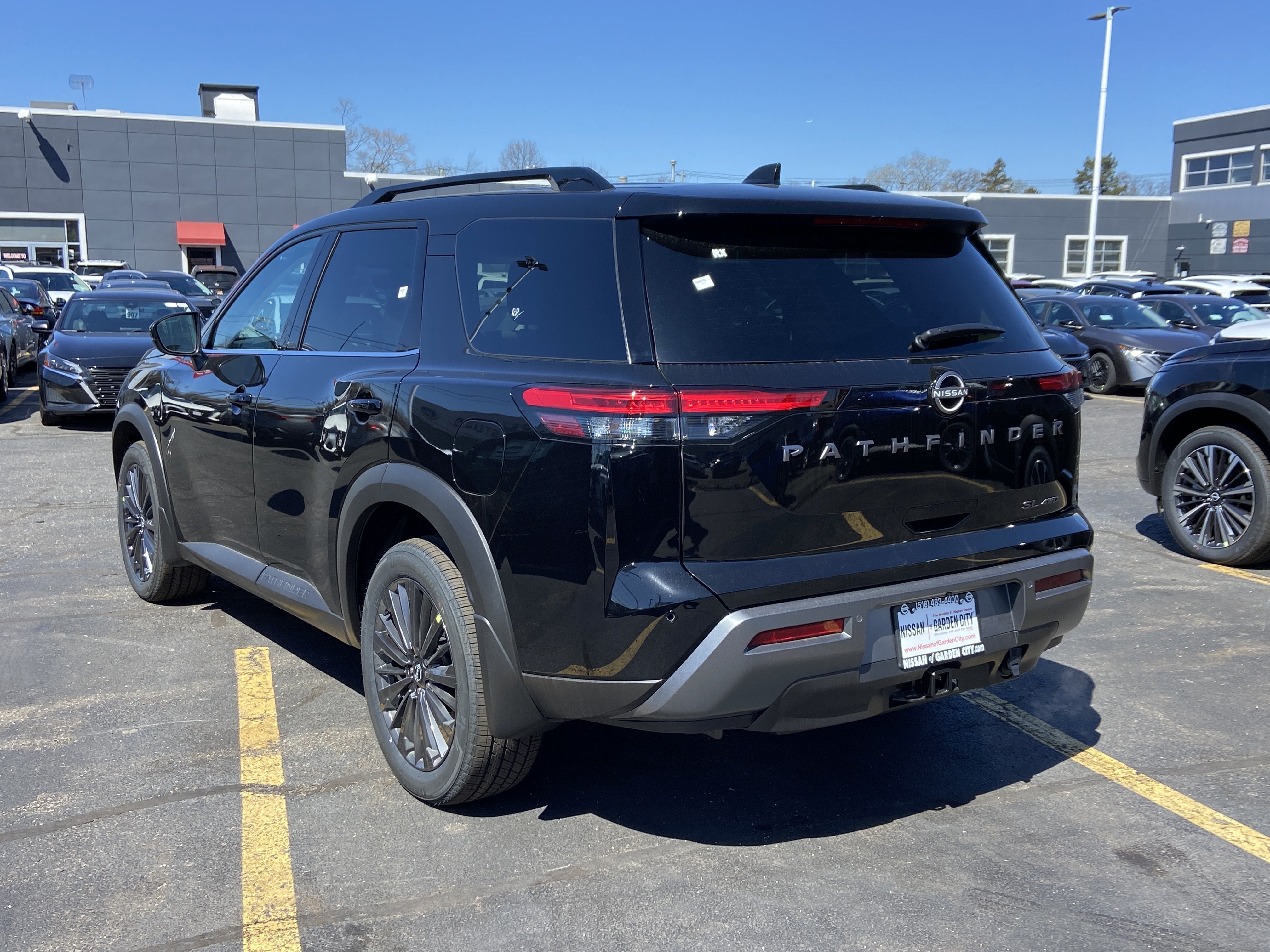 2026 Nissan Pathfinder SL