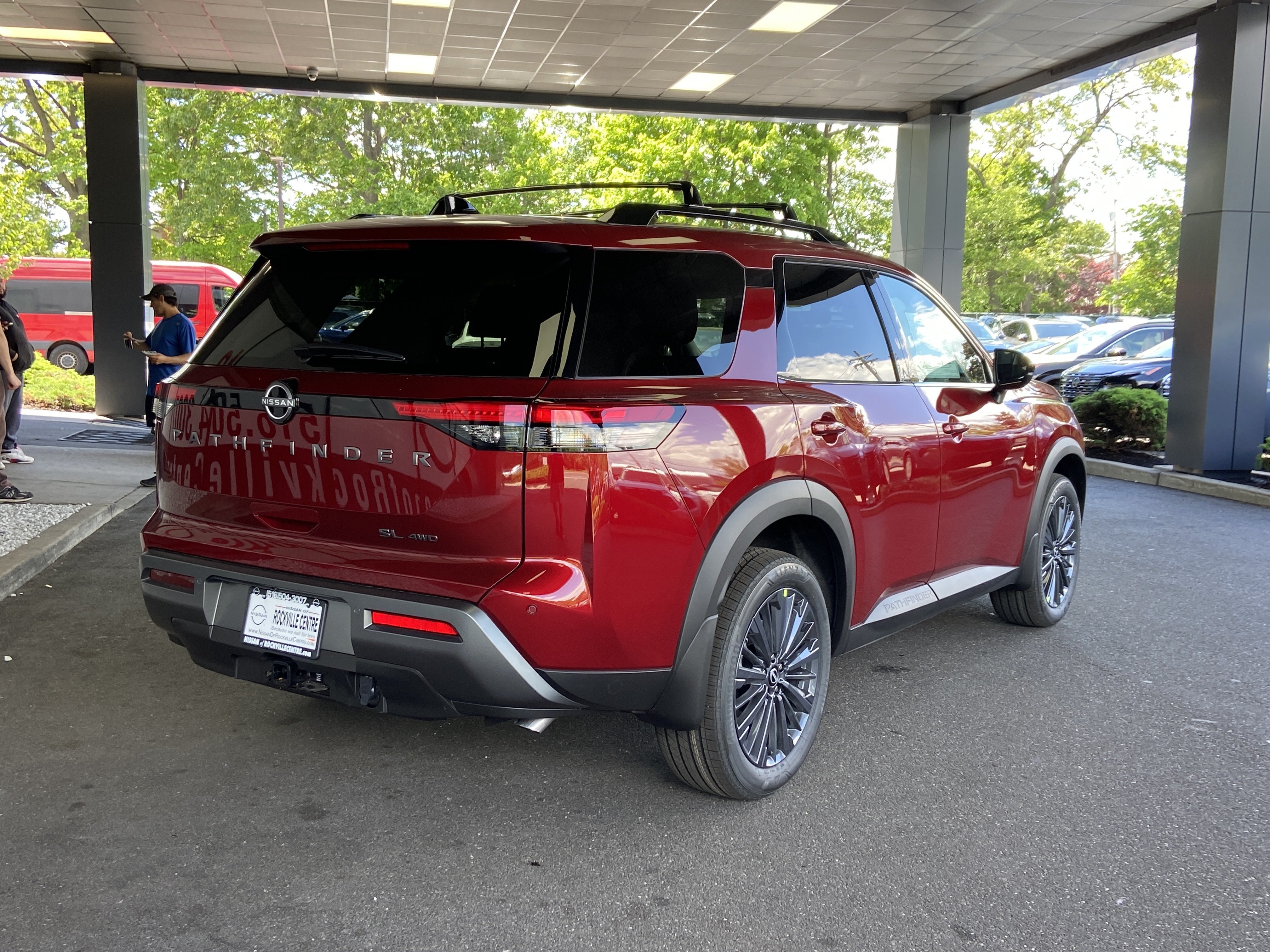 2026 Nissan Pathfinder SL