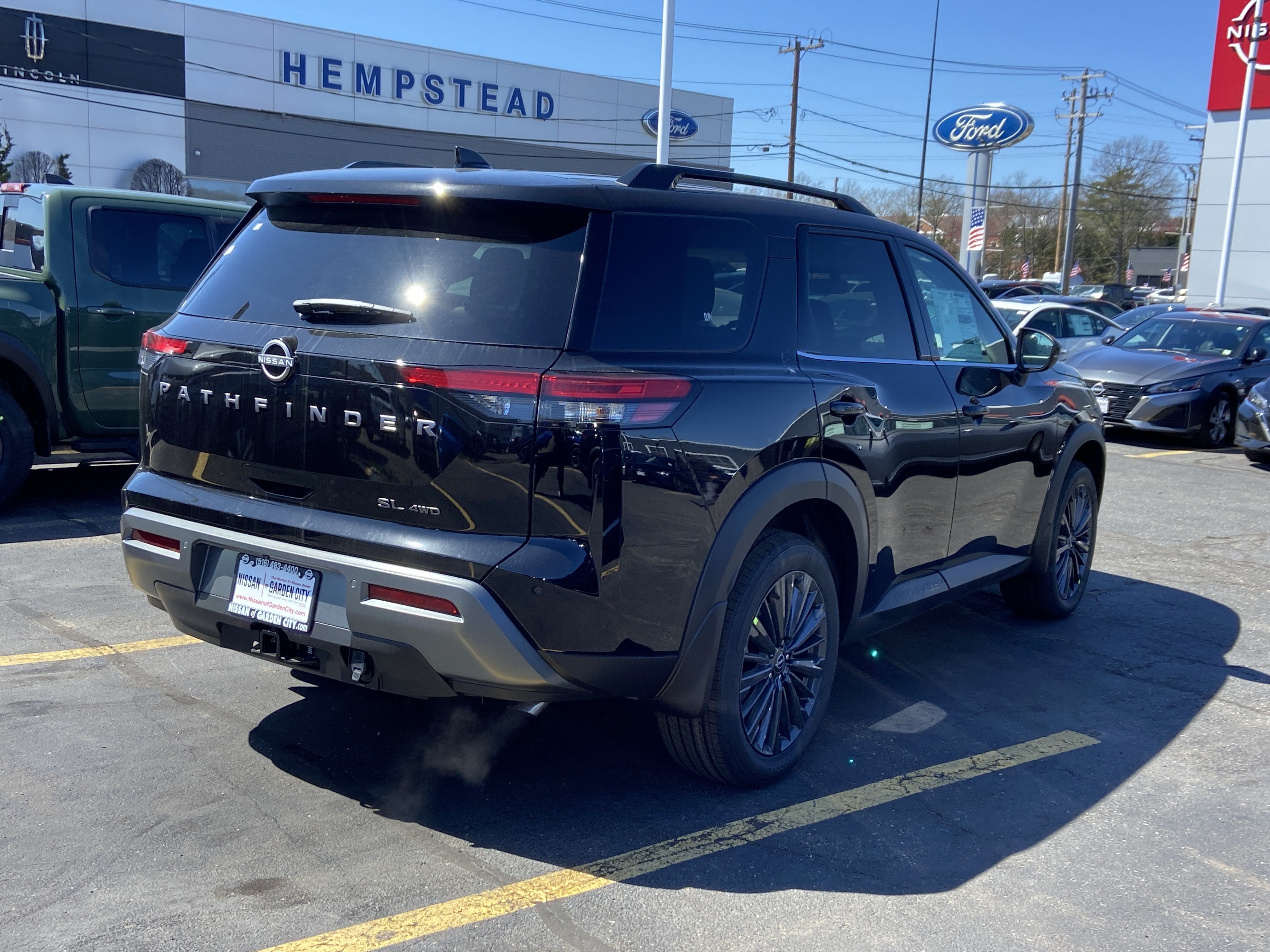 2026 Nissan Pathfinder SL