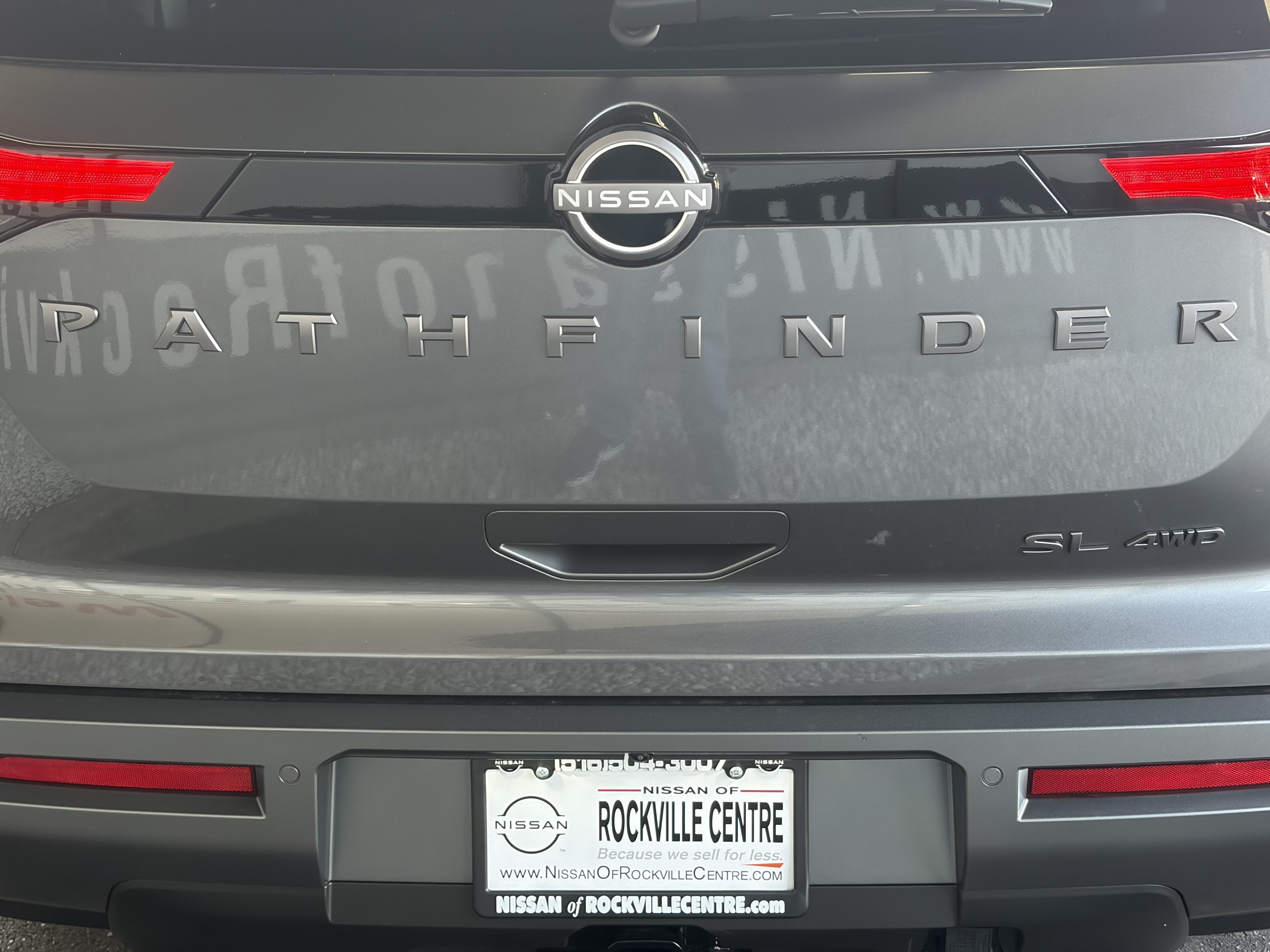 2026 Nissan Pathfinder SL
