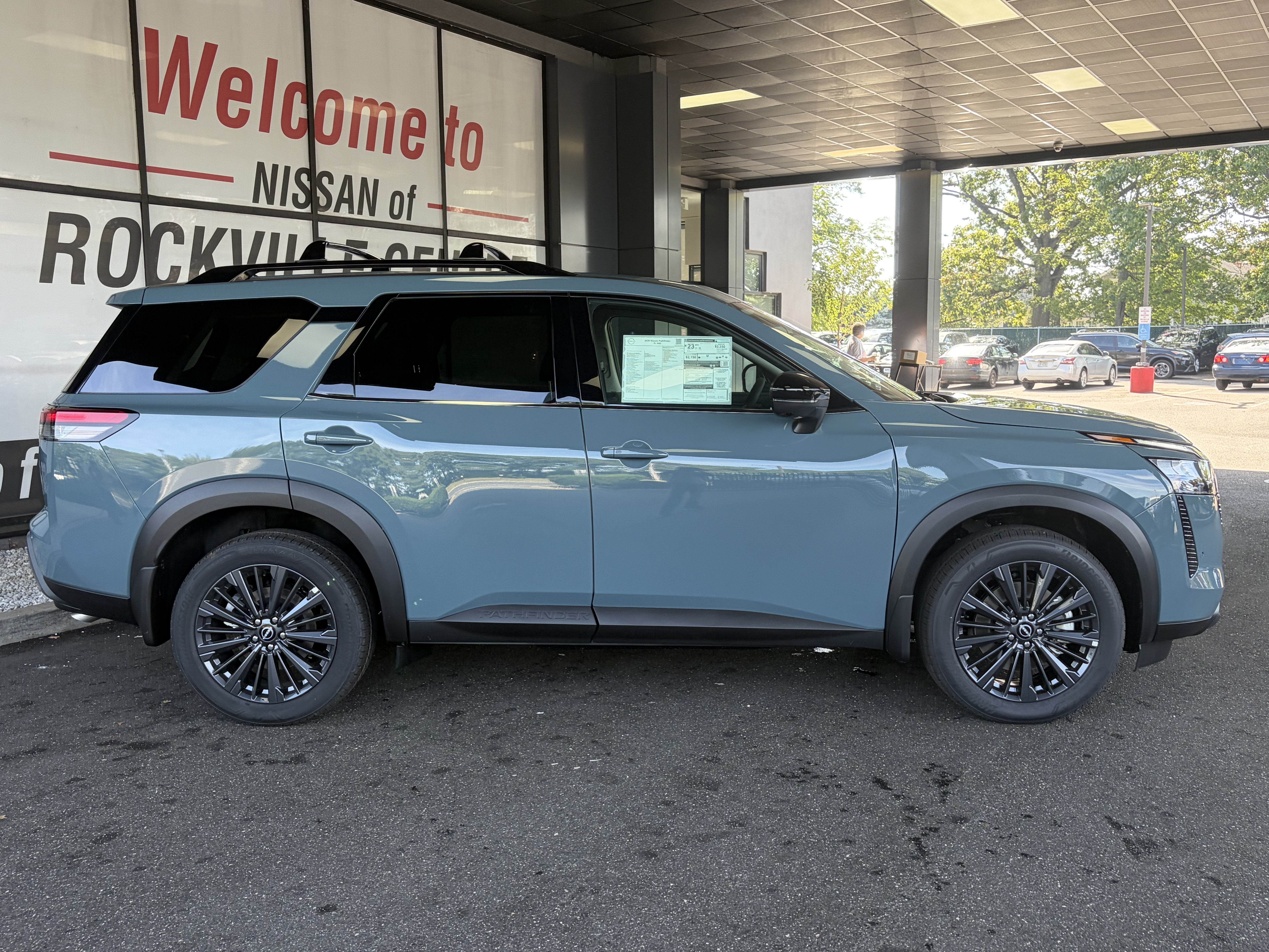 2026 Nissan Pathfinder SL