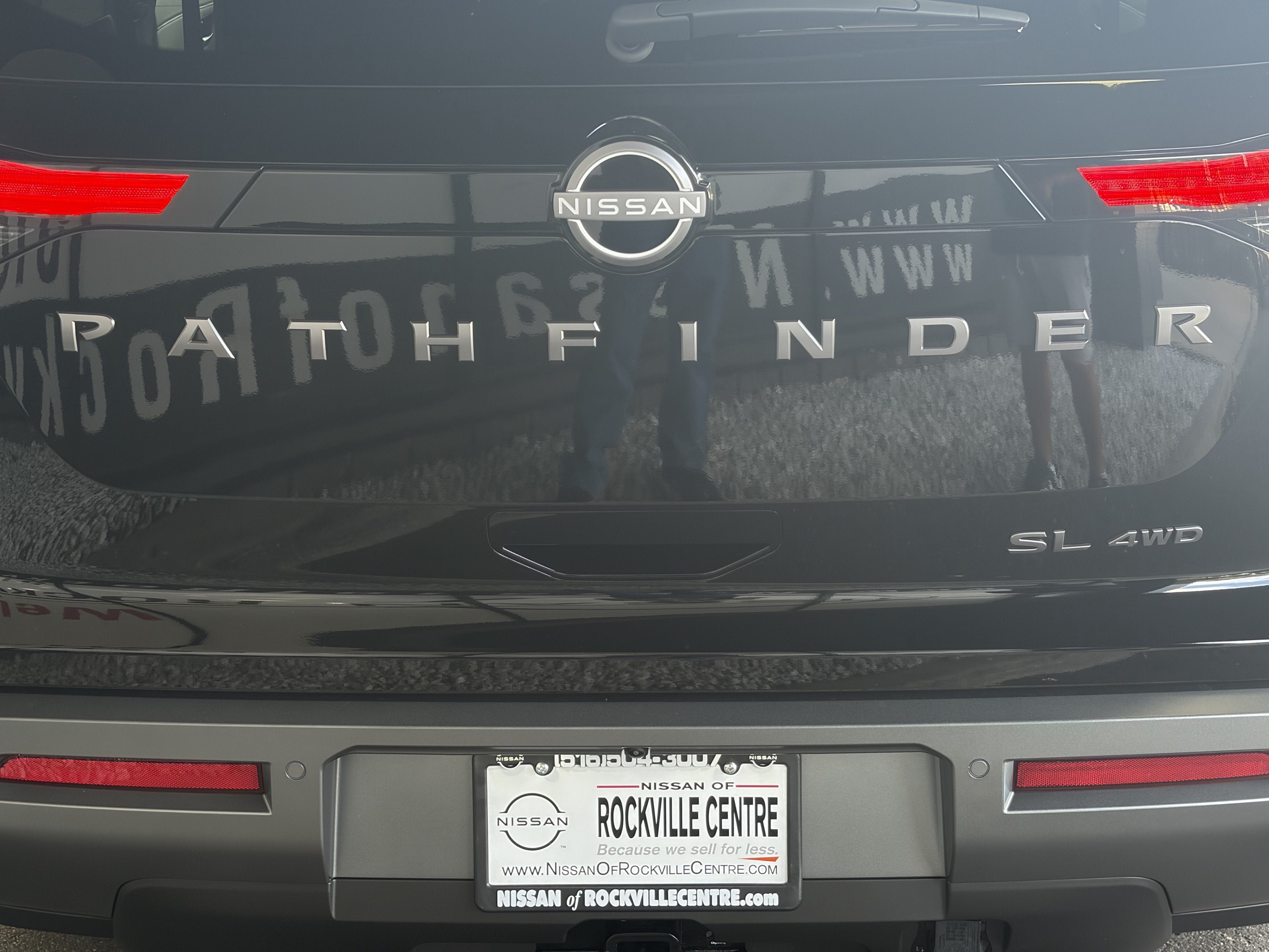 2026 Nissan Pathfinder SL