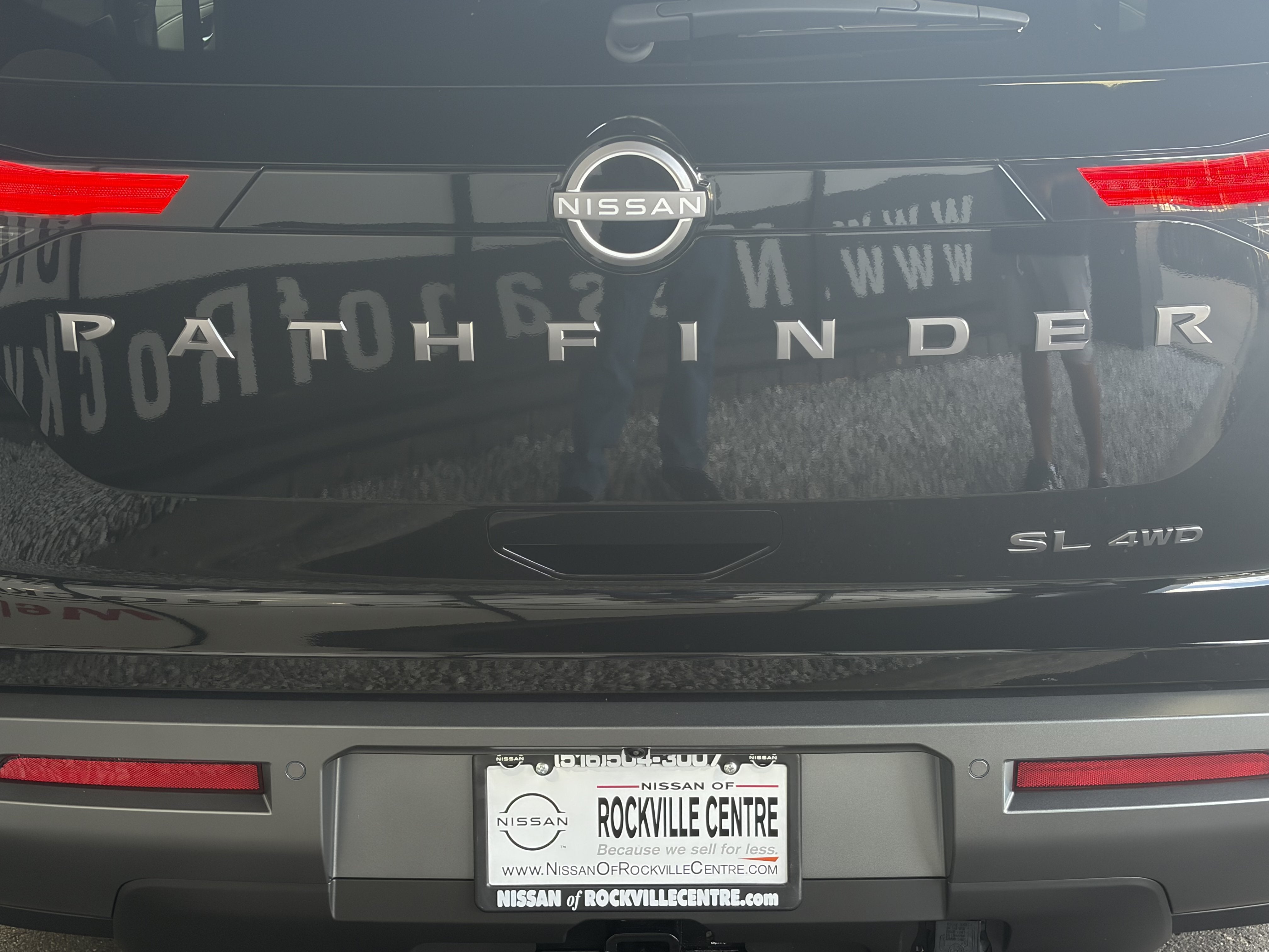 2026 Nissan Pathfinder SL