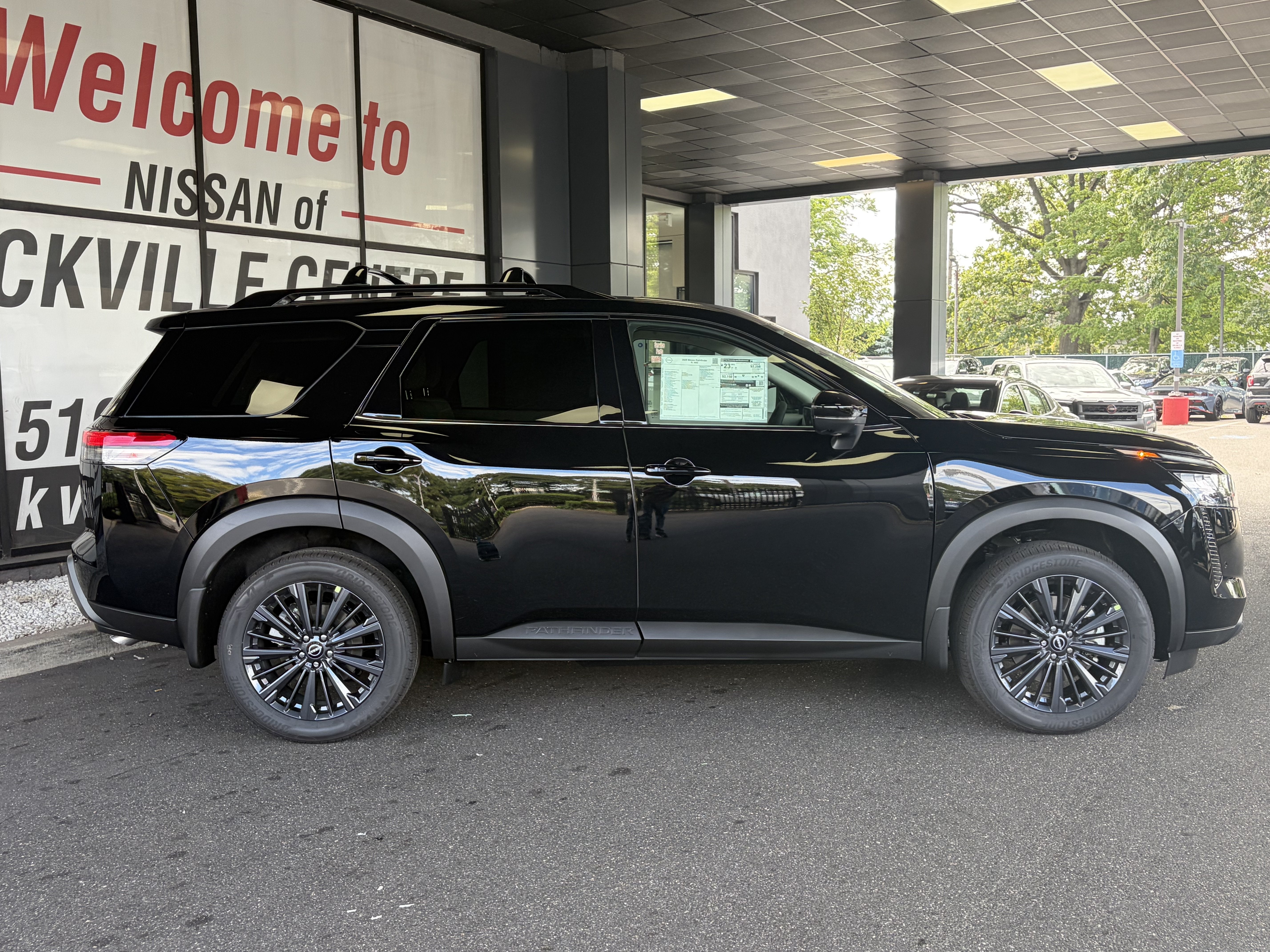 2026 Nissan Pathfinder SL