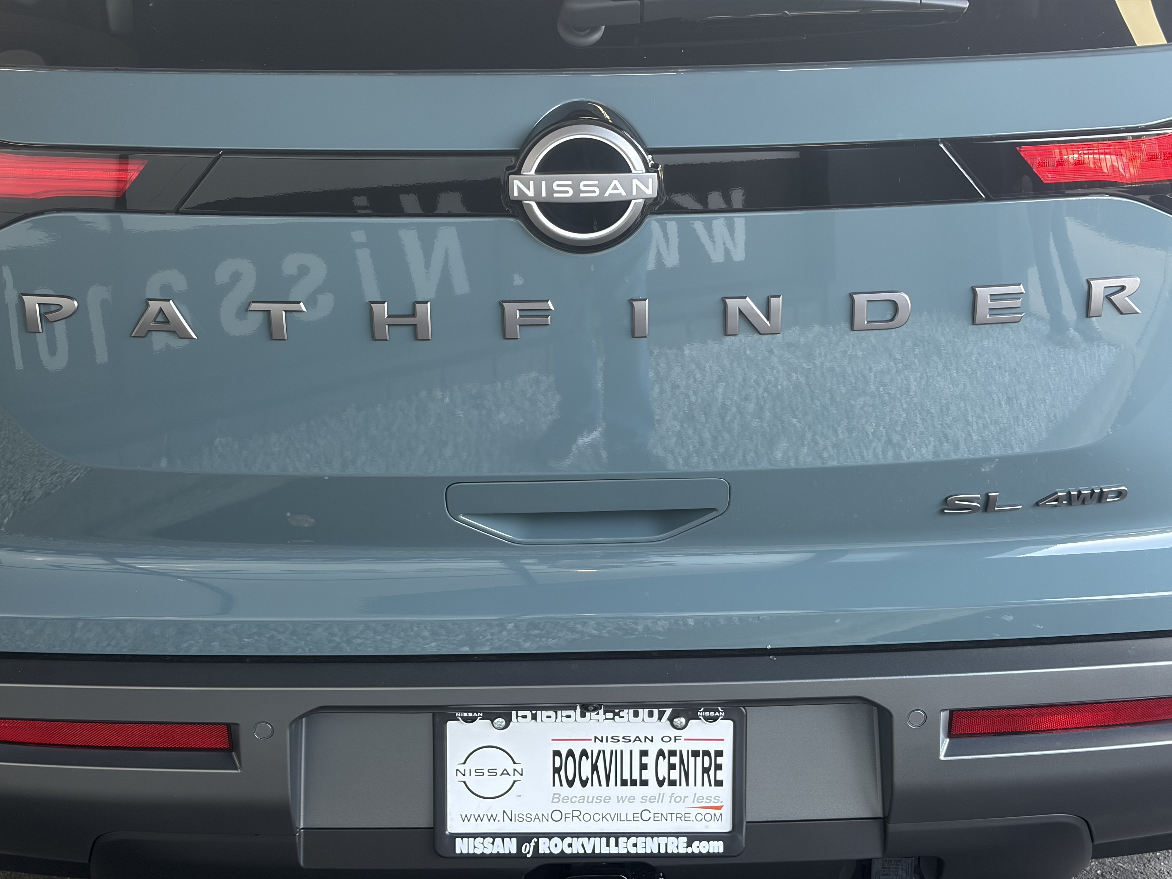 2026 Nissan Pathfinder SL