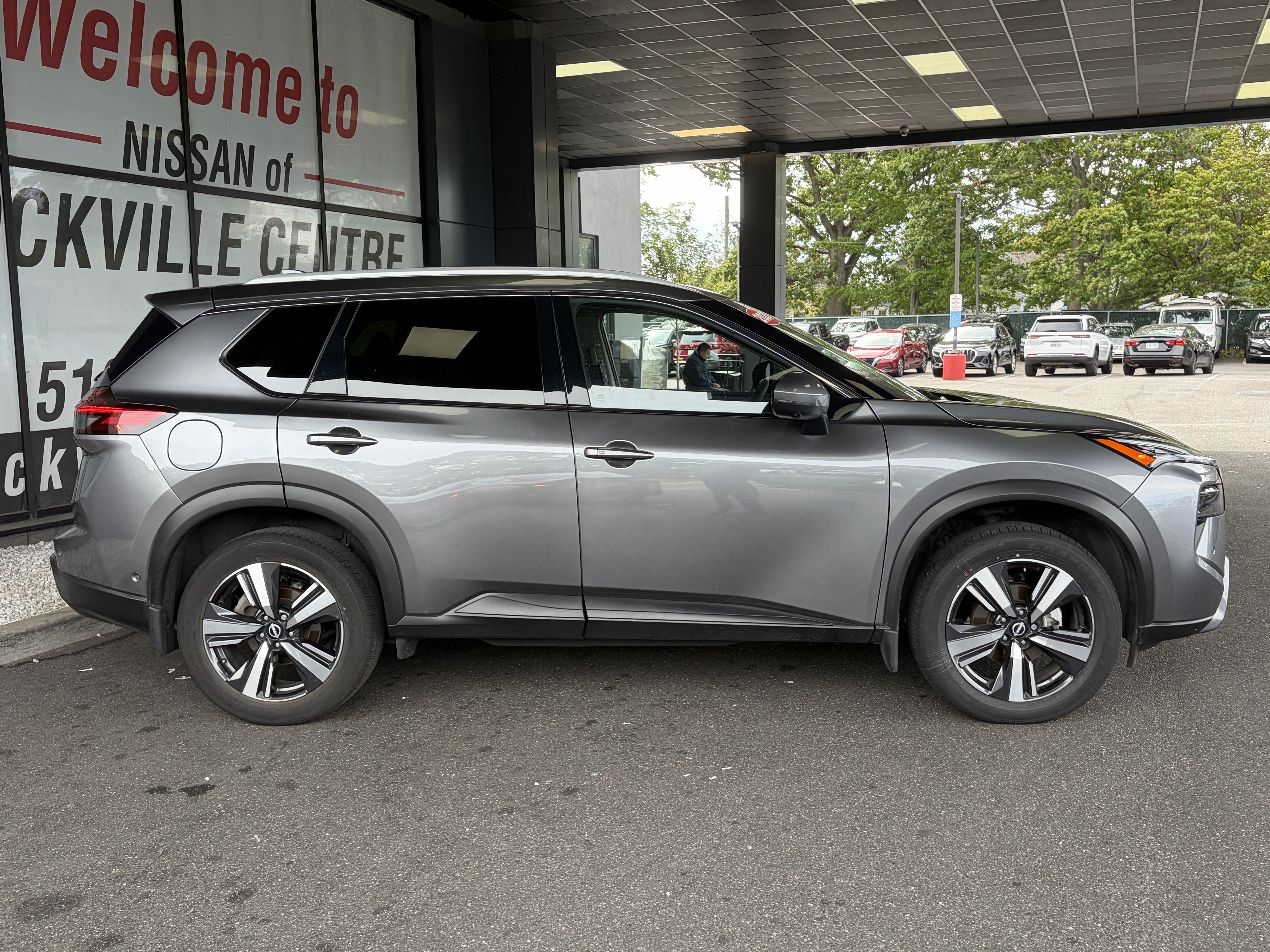 2025 Nissan Rogue SL