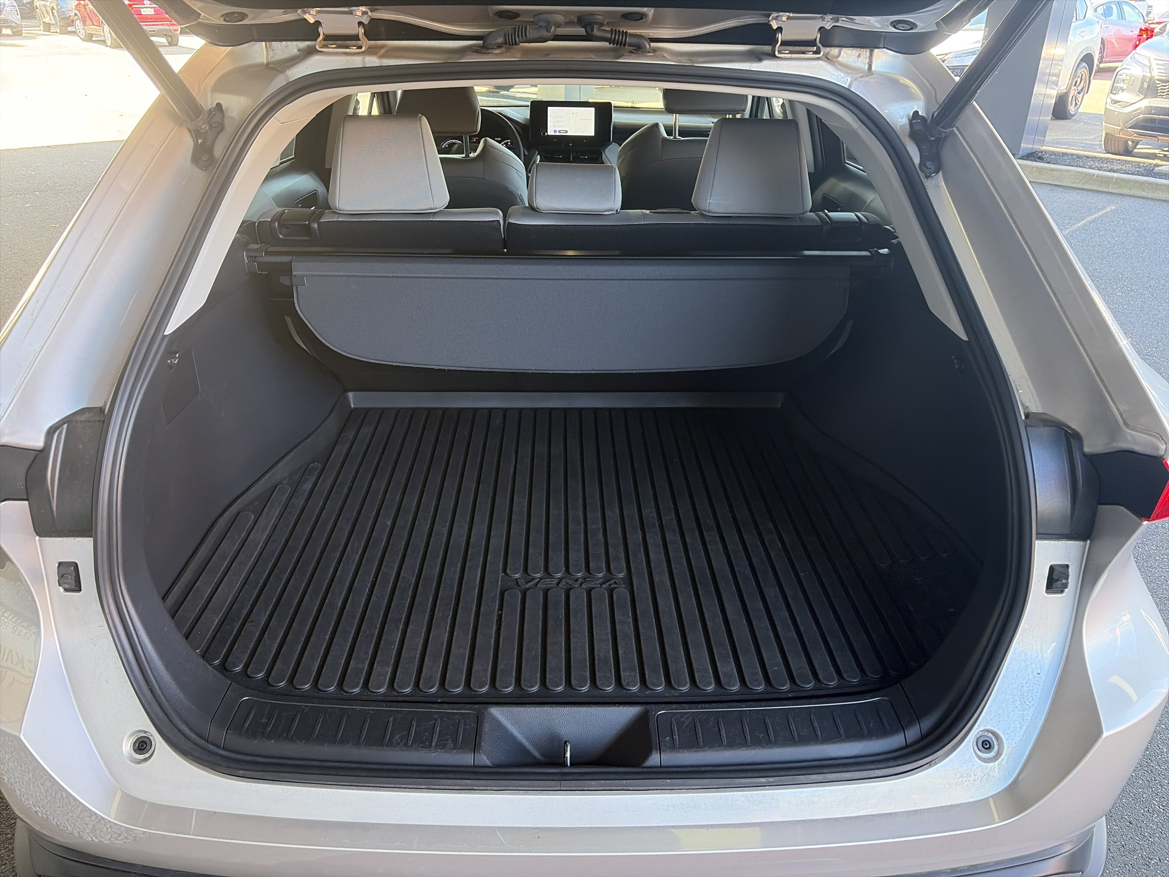 2023 Toyota Venza LE